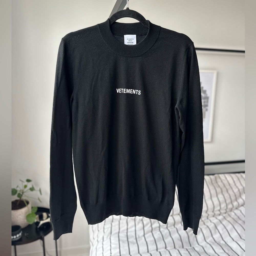 Vetements Fall/Winter 2021 black merino crew neck sweater (Size S)